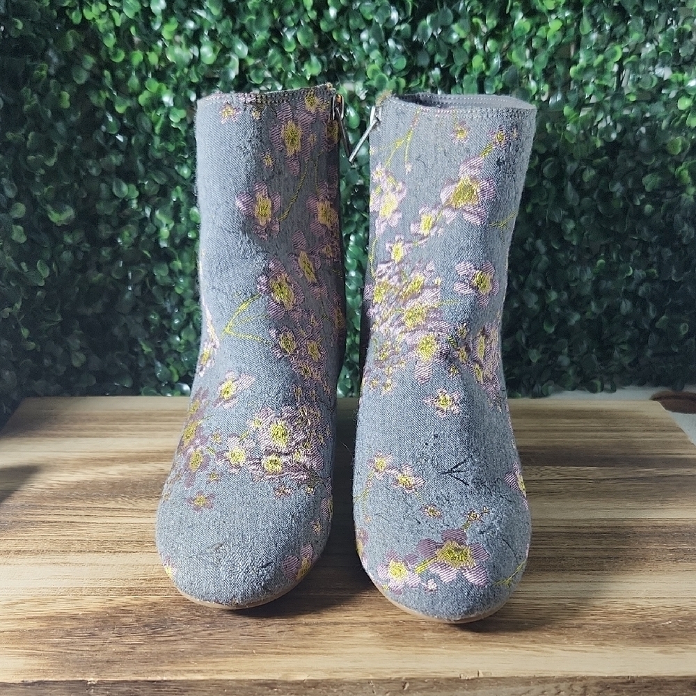 Zigi Soho Floral Embroidered Ankle Boots - Gray and Pink Send Me An Offer
